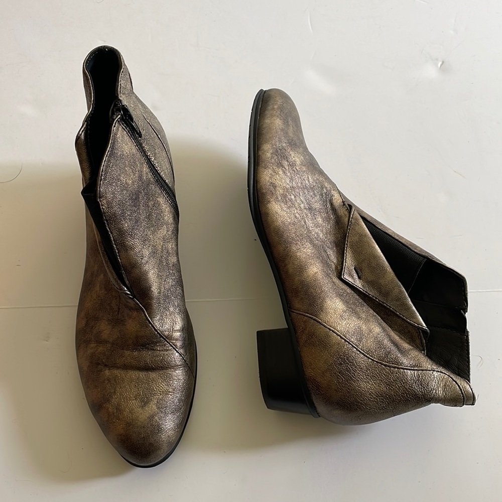 Everybody by BZ Moda  mottled gold bronze ankle booties side zipper size…